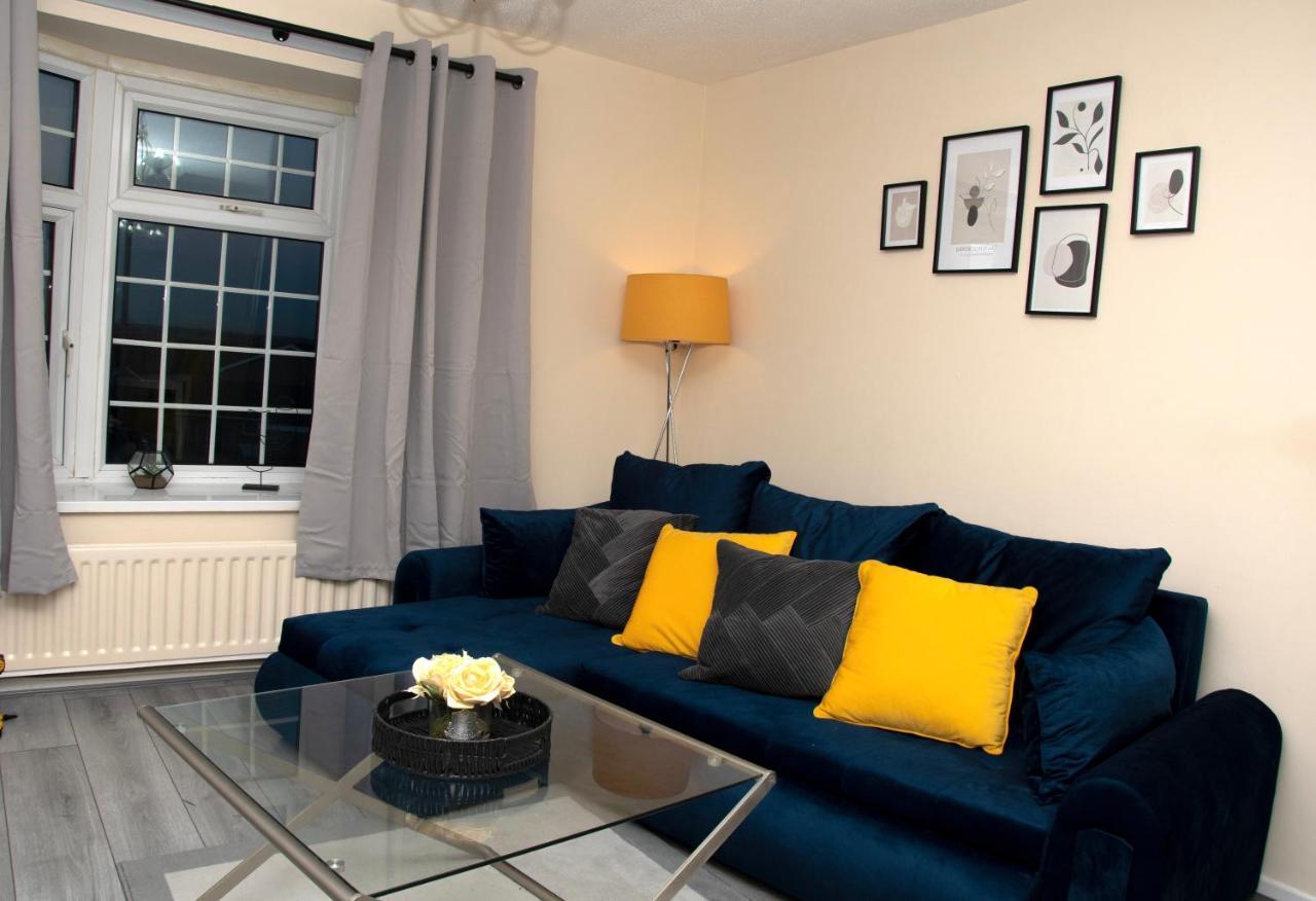 Xb Property - Comfy House Perfect For Families Contractors Relocators West Bromwich Exterior photo